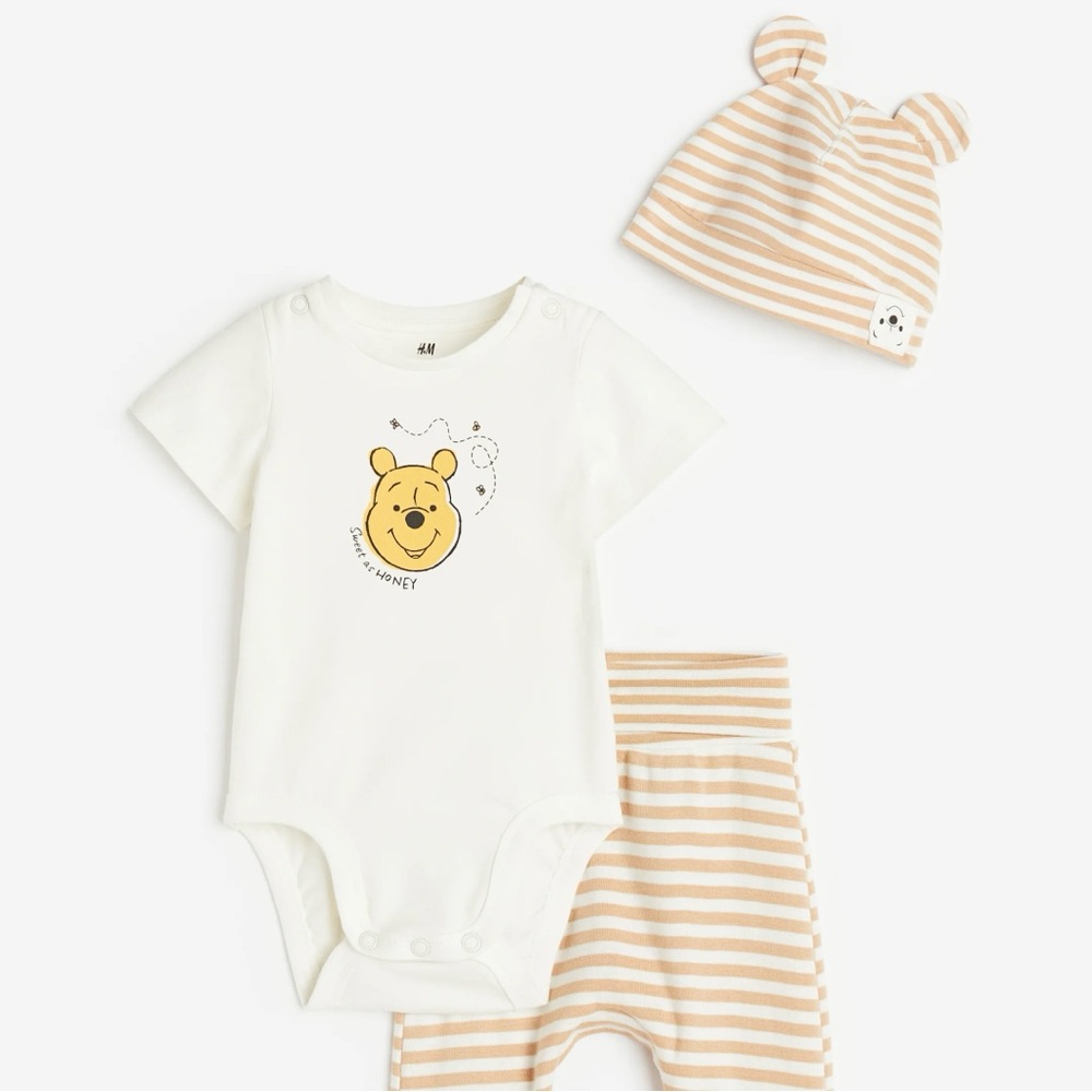 New-like H&M Winnie the Pooh 3-piece set 🐻🍯 (Onesie, Pants & Hat)